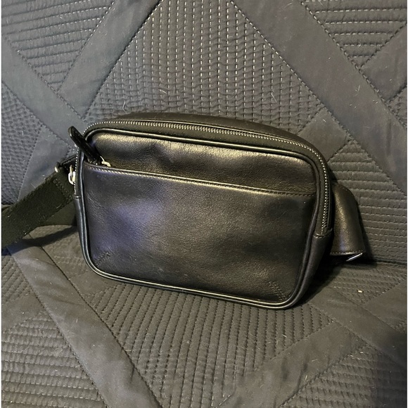 Coach Handbags - EUC VINTAGE COACH BELT BAG 9x7 FITS 30 INCH WAIST